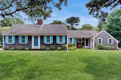 Image de Quiet home near Pilgrim Lake with deck, W/D, Ac, games, & large yard