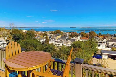 Image de Charming & historical waterfront retreat with patio, W/D, & amazing balcony view