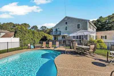 Image de Spacious coastal retreat with heated pool, kayaks, game room & pond views