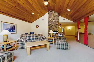 Image de Course View Condo, with Jetted Tub, Fireplace, Shared Pool & Resort Amenities