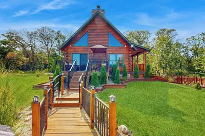 Image de Charming & peaceful cabin with fire pit, deck, & great nature views - near golf