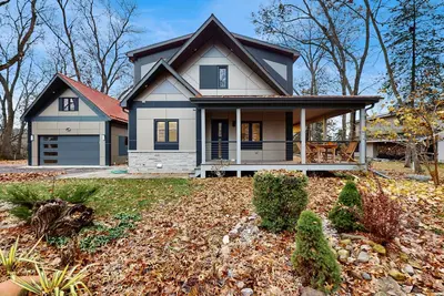 Image de Modern Riverfront Home w/ gas fireplace, patio, grill, & washer/dryer, Dogs-Ok