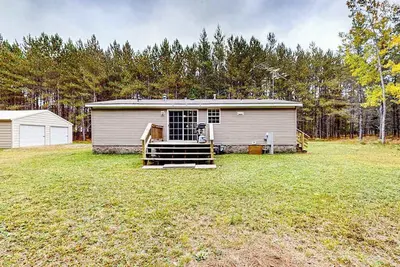 Image de Cozy, dog-friendly home with on-site snowmobile/Atv trails & firepit