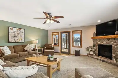 Image de Condo at waterfront resort with golf course views, central Ac, W/D, & pool