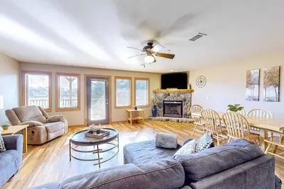 Image de Golf course-front condo with pool, hot tub, dock, tennis, golf, & private beach