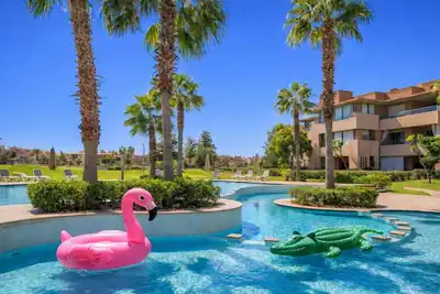 Netflix & Chill • Pool View • 2br Prestigia