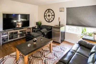 Image de Escondido Urban Stay - Stylish 2br Apartment