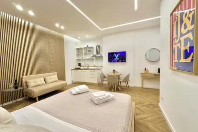 Image de Naples, Apartment up to 4 people, very close to Metro and Funiculars