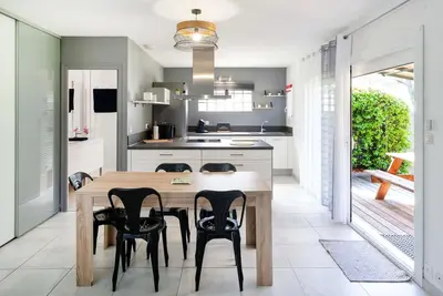 Image de Gîte Le Grand Chêne : piscine partagée, Wi-Fi et climatisation à Lesperon