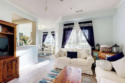 Image de Village of Five Points pet friendly condo with pool, gym, and tennis access