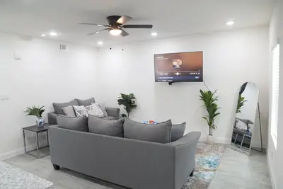 Image de 2-bedroom apartment in pleasant Houston with Ac for your stay