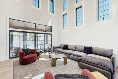 Image de Town of Lewes spacious house with private pool, pool table, deck, firepit, grill