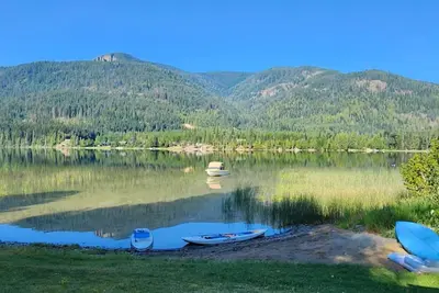 Image de Waterfront Bull Lake Cabin 4br with Stunning Views & Private Access