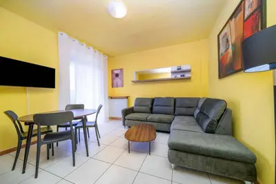 Image de A comfortable and welcoming 60 square meters apartment, perfect for four people, located on the fourth floor of a period building without an elevator. The property is located in a quiet area, allowing our guests to easily and quickly reach the center of U