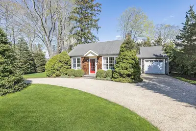 Image de 2-bedroom cottage in Sag Harbor with huge backyard. close to everything!