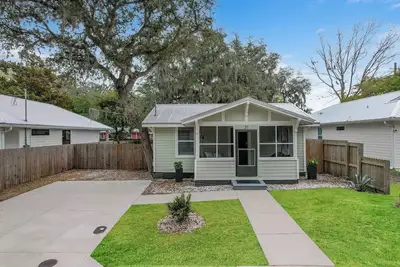 Image de Whispering Moss Cottage of Historic St. Augustine!