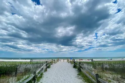 Image de Comfy 3-bedroom townhome in tranquil Brigantine…A stone’s throw from beach!