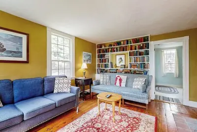 Image de Historic riverfront home with boathouse & private dock - dogs Ok