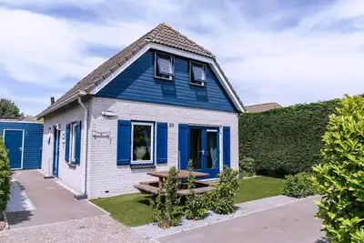 Image de Vakantiehuis Ouddorp voor 6 personen vlakbij het strand op gemoedelijk park.