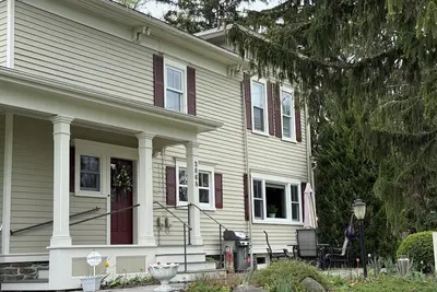 Image de Spacious 4-bedroom house overlooking vineyards and Cayuga Lake