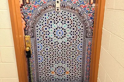Image de The Village Temple: 2br-1ba, 2-Blocks from Trains in Bk w/ Ac, Office & Fitness!