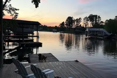 Image de Lakefront Retreat w/ Private Dock, Firepit + Kayaks Sunset Views