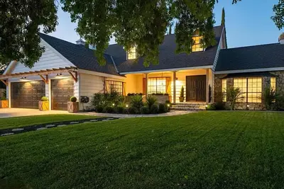 Image de Premium Home with Luxury Designer Interiors