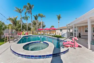 Image de Family Fun 4bdr house with Heated Pool/Spa, Fire Pit, Mini Golf, Griddle