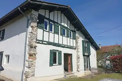 Image de Saint Pée sur Nivelle, ferme basque rénovée, 8 personnes, piscine