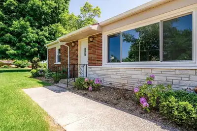 Image de Beautiful 4-bedroom house with Ac in welcoming Coloma, Michigan.