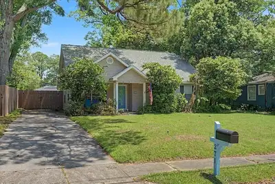Image de 2-bedroom 1 bathroom Pet Friendly house in charming Mid Town Mobile