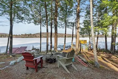 Image de Lakefront Cabin w/ a Private Dock, Firepit & Gorgeous Views