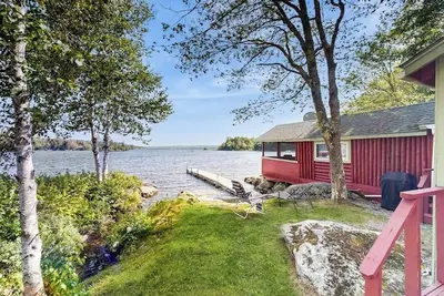 Image de Secluded lakefront cottage great views, dock & boat launch