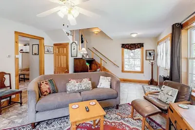 Image de Two-story home steps from Laite Beach - stroll to the harbor, 1 dog welcome