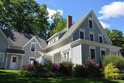 Image de Gorgeous water-view home & attached apartment with washer/dryer