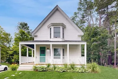 Image de Charming Camden Retreat with Front Porch, Deck and Wifi