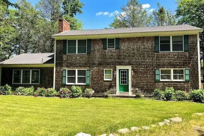 Image de Tranquil private riverfront home w/ tidal dock & large yard