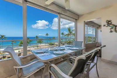 Image de Epic Sunsets. Oceanview 2 Br. Walk to Beach and Shops.