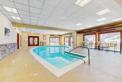 Image de Mt. Snow All Season Condo: w/ shared hot tub & pool, ski shuttle, tennis