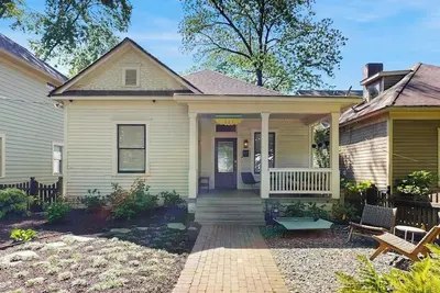 Image de Music-inspired home with dog-friendly yard, deck & record player