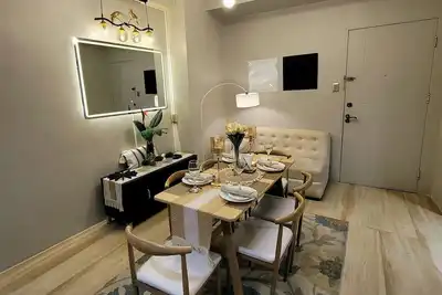 Image de Exquisite Condo Connected to Eastwood mall