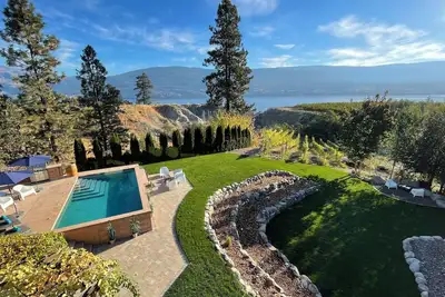 Image de Summerland Lakeview Vineyard with Pool