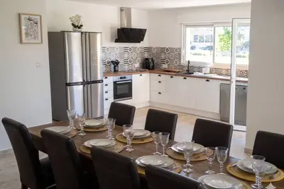 Image de Villa d'Exception avec Piscine – Confort & Soleil