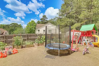 Image de Families Welcome! Spacious Loganville Gem w/ Yard