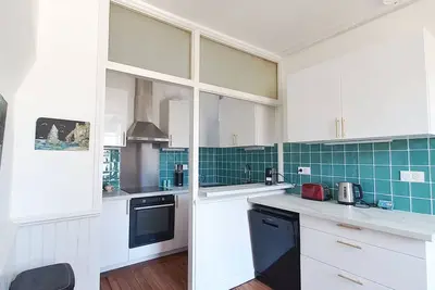 Image de Très belle maison plein centre à 100 m des falaises avec parking privé