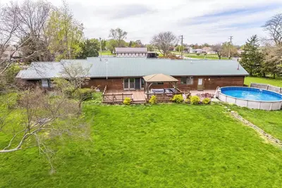 Image de Route 66, 5+ Acres with a pool, Birthday & Events