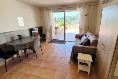 Image de Appartement avec Vue Mer, Piscine et Calme Absolu