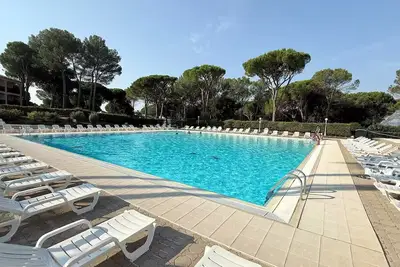Image de Studio à Saint-Raphaël avec Piscine & Tennis