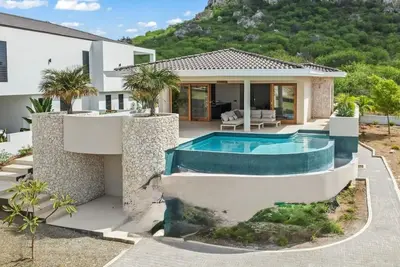 New | 4br Villa with 2 Pools at Blue Bay