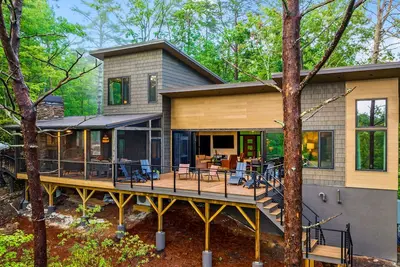 Image de Luxury Treehouse Retreat | Private Trails & Views!